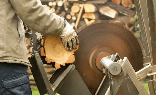 How to cut wood straight with circular saw